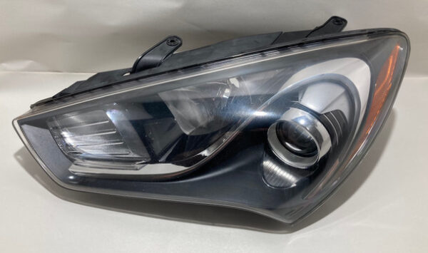 2013-2016 Hyundai Genesis Coupe Driver Side Halogen Headlight / OEM / HG030